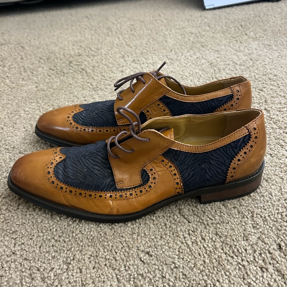 Stacy Adams Men's Tan and Black Oxford Shoes - Picture 2 of 6